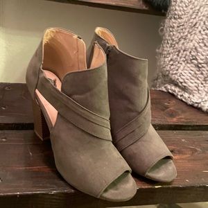 Olive booties
